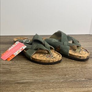 MUK LUKS Women’s Genuine Suede Sandals – Uniform Green – Size 9 – NWT